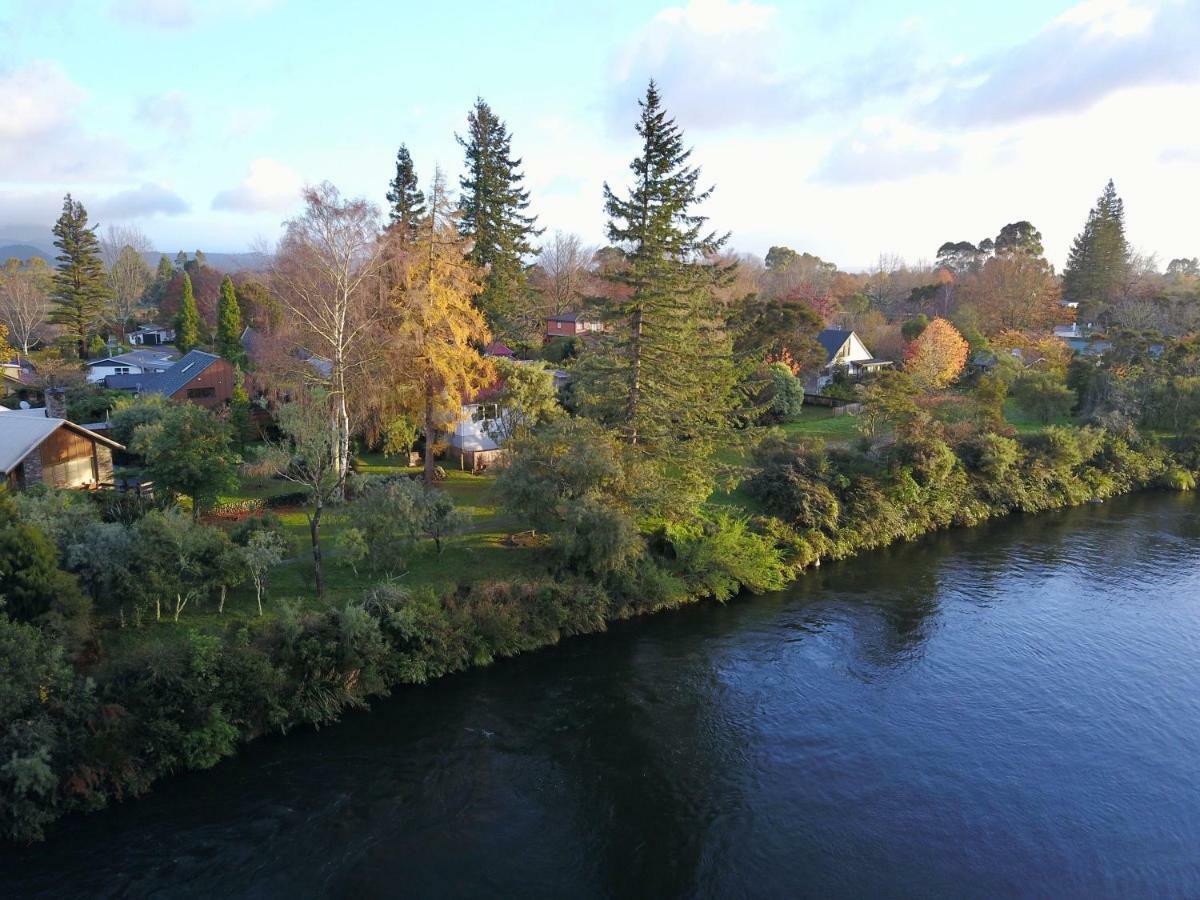 Turangi Trout Lodge Esterno foto
